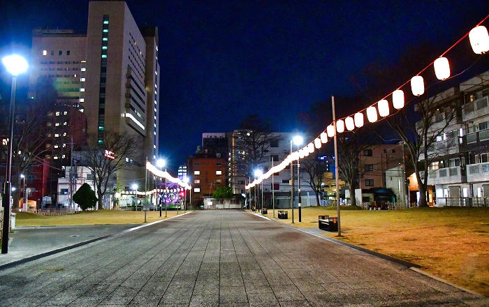 通町公園の提灯（東側より）